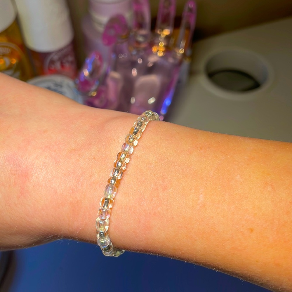 Cute crystal bracelet - Clear charms💗      Very sturdy and stretchy